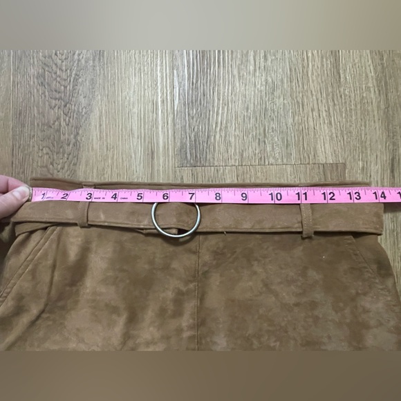 Perfect for Fall - Hollister soft, brown mini skirt - Picture 5 of 6